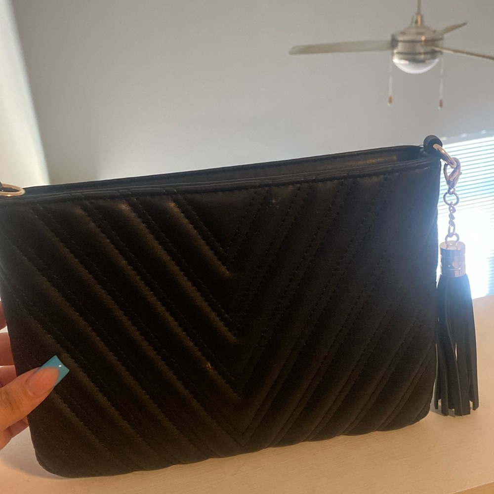 Black clutch